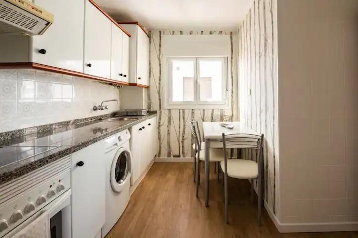 Apartamento Ezcurdia 22 Playa De San Lorenzo Primera Linea Хихон Екстериор снимка