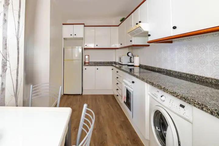 Apartamento Ezcurdia 22 Playa De San Lorenzo Primera Linea Хихон Екстериор снимка